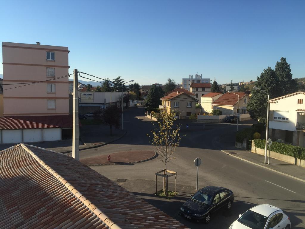 Готель Le Logis Dauphinois Roussillon  Екстер'єр фото