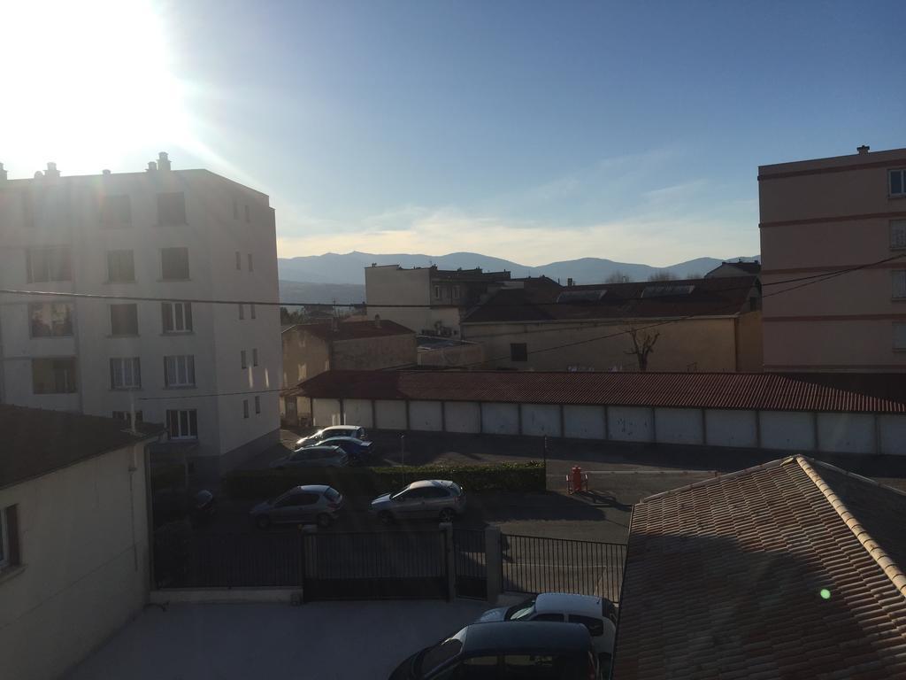 Готель Le Logis Dauphinois Roussillon  Екстер'єр фото