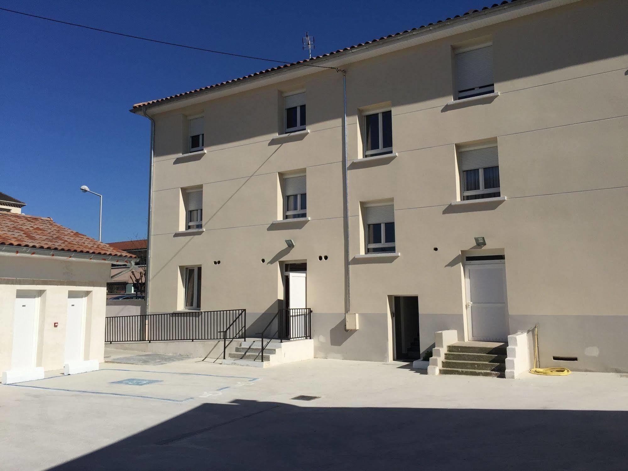 Готель Le Logis Dauphinois Roussillon  Екстер'єр фото